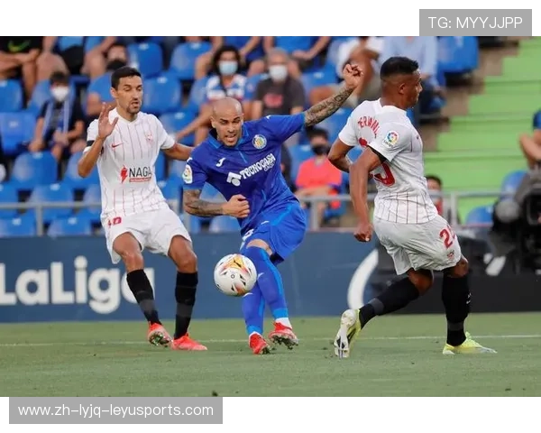 足球比赛中的防守反击战术与防线组织能力